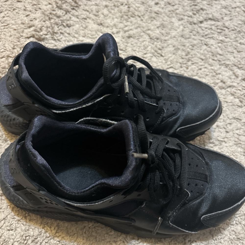 Nike Black Sports Shoes. Huaraches